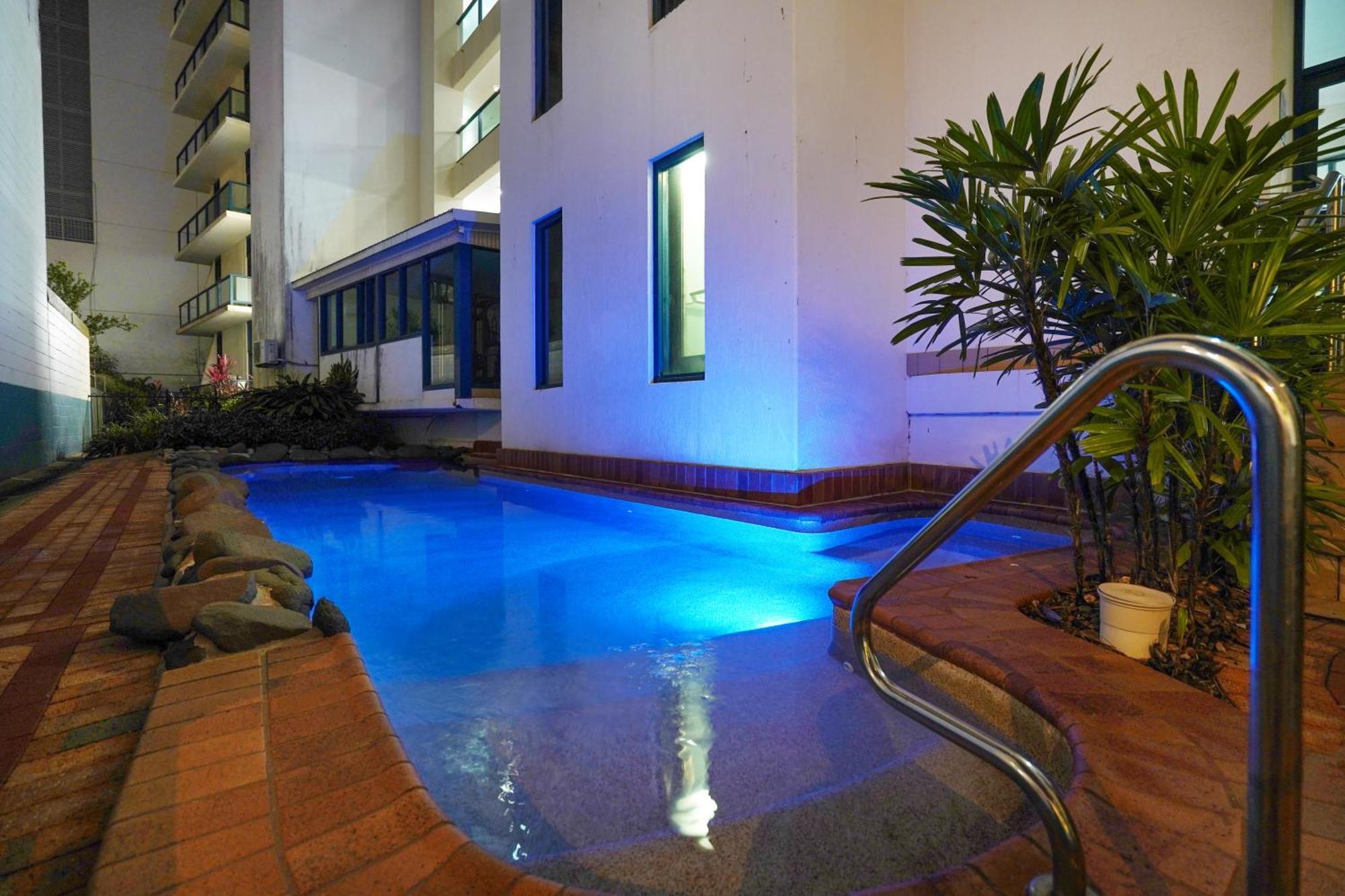 Retreat Floor Harbour Views Pool & Gym